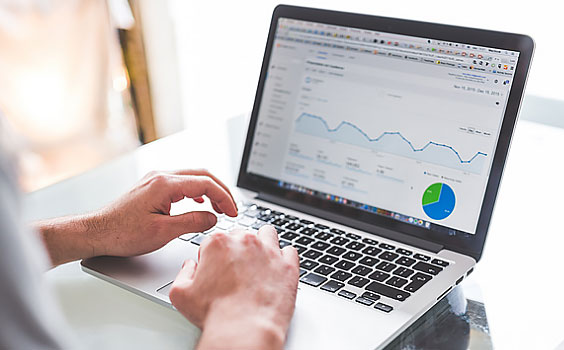 公司堅(jiān)持依靠科技進(jìn)步，不斷汲取國(guó)內(nèi)外知名企業(yè)的先進(jìn)施工工藝和管理經(jīng)驗(yàn)